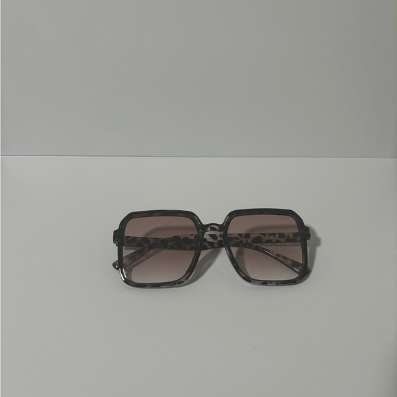 Black Geometric Oversized Sunglasses - Picture 1 of 6
